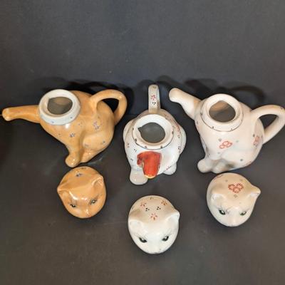 LOT 123: Zanolli Hand Painted Cat Planter along with Three Kitten Teapots