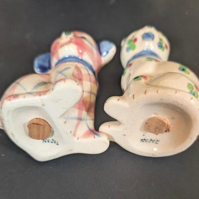 LOT 124: Collection of Salt/Pepper Shakers, Colbalt Blue & Olive Green Bottles, Hand Painted Cat Blocks