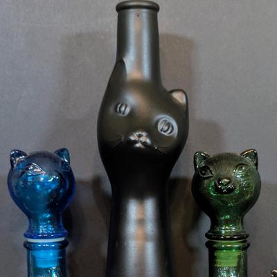 LOT 124: Collection of Salt/Pepper Shakers, Colbalt Blue & Olive Green Bottles, Hand Painted Cat Blocks