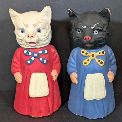 LOT 124: Collection of Salt/Pepper Shakers, Colbalt Blue & Olive Green Bottles, Hand Painted Cat Blocks