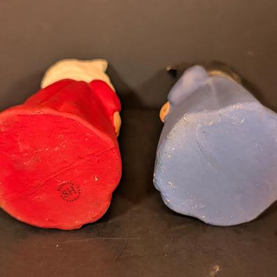 LOT 124: Collection of Salt/Pepper Shakers, Colbalt Blue & Olive Green Bottles, Hand Painted Cat Blocks