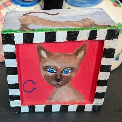 LOT 124: Collection of Salt/Pepper Shakers, Colbalt Blue & Olive Green Bottles, Hand Painted Cat Blocks
