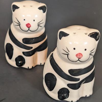 LOT 127F: Large Vintage/Antique Collection Of Black/Black & White Cat Salt & Pepper Shakers, Shows Appropriate Age Wear