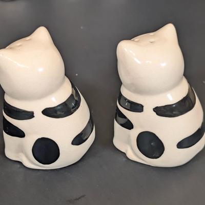 LOT 127F: Large Vintage/Antique Collection Of Black/Black & White Cat Salt & Pepper Shakers, Shows Appropriate Age Wear