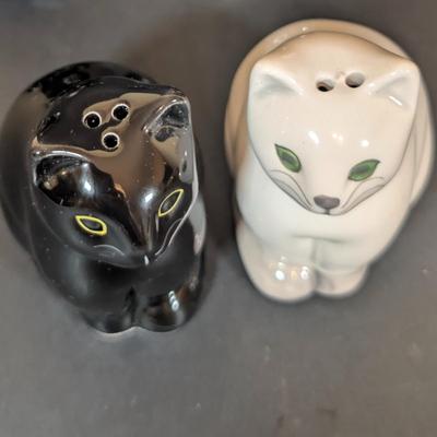 LOT 127F: Large Vintage/Antique Collection Of Black/Black & White Cat Salt & Pepper Shakers, Shows Appropriate Age Wear