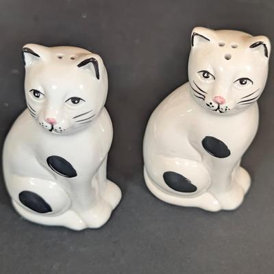 LOT 127F: Large Vintage/Antique Collection Of Black/Black & White Cat Salt & Pepper Shakers, Shows Appropriate Age Wear