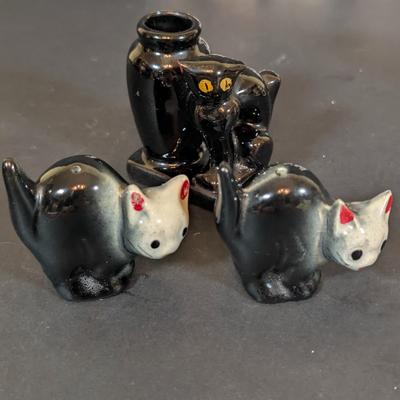 LOT 127F: Large Vintage/Antique Collection Of Black/Black & White Cat Salt & Pepper Shakers, Shows Appropriate Age Wear