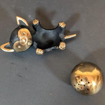 LOT 130K: Vintage Salt & Pepper Shakers, Flavia Dream Couch w/Cat Trinket Box & More