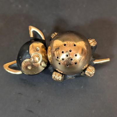 LOT 130K: Vintage Salt & Pepper Shakers, Flavia Dream Couch w/Cat Trinket Box & More