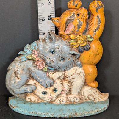 LOT 131K: Vintage Cast Iron Kittens at Play Doorstop