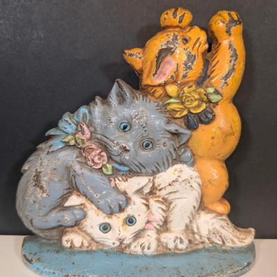 LOT 131K: Vintage Cast Iron Kittens at Play Doorstop