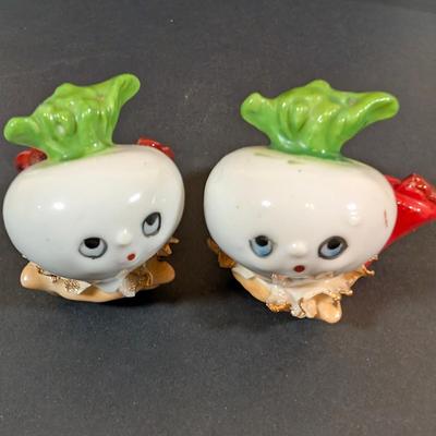 LOT 133: Vintage Hazel Atlas Strawberry & Apple Shaped Lidded Jam Jars, Rare MC Turnip Salt & Pepper Shakers, Plus Corn &...