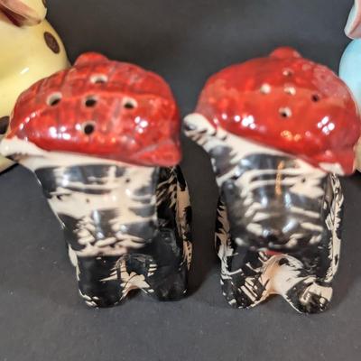 LOT 134: Vintage Made in Japan Bulldog Ashtrays/Trinket Dishes, Spotted Dog Salt/Pepper Shakers and Scottie Doa Salt/Pepper Shakers