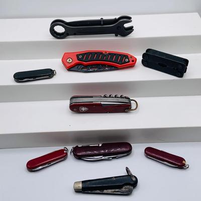 LOT 165: Collection of Folding Pocket Knifes by Frost, Wenger, and More