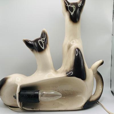LOT 169: 1950’s Siamese Cats Ceramic TV Lamp