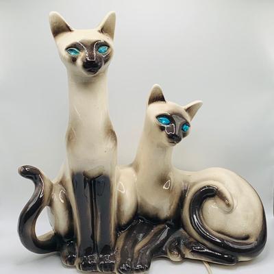 LOT 169: 1950’s Siamese Cats Ceramic TV Lamp