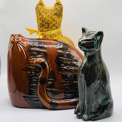 LOT 182: MCM Ceramic Pottery Fat Cat, Blue Mountain Style Ceramic Cat and More