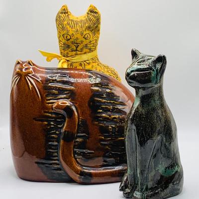 LOT 182: MCM Ceramic Pottery Fat Cat, Blue Mountain Style Ceramic Cat and More