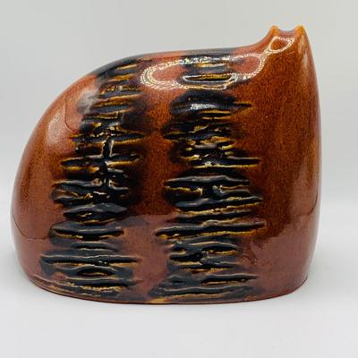 LOT 182: MCM Ceramic Pottery Fat Cat, Blue Mountain Style Ceramic Cat and More