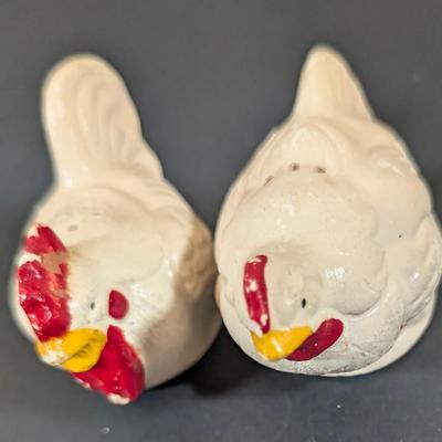 LOT 190: Chickens & Duck Salt/Pepper Shakers
