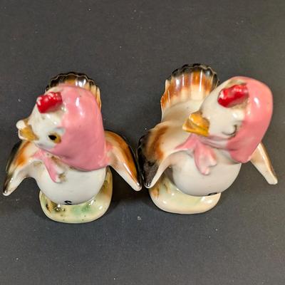 LOT 190: Chickens & Duck Salt/Pepper Shakers