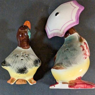 LOT 190: Chickens & Duck Salt/Pepper Shakers