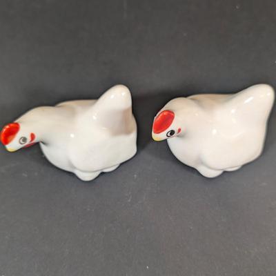 LOT 190: Chickens & Duck Salt/Pepper Shakers
