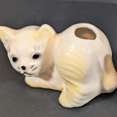 LOT 192: Vintage Doggie w/Mailbox Planter, Kitten w/Ball of Yarn Figure, and 2 Kitty Air Diffusers or Catus Planters