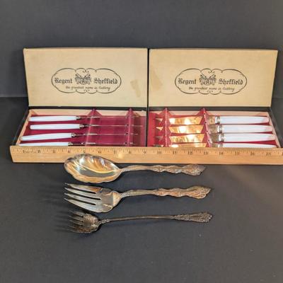 LOT 194: Vintage Kitchen Collection: Regent Sheffield Steak Knives, Norcrest Hen on Nest w/Egg Salt/Pepper Shakers, Shawnee Salt/Peppers...