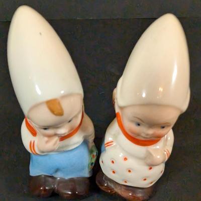 LOT 195: Collection of Salt/Pepper Shakers: Old and New