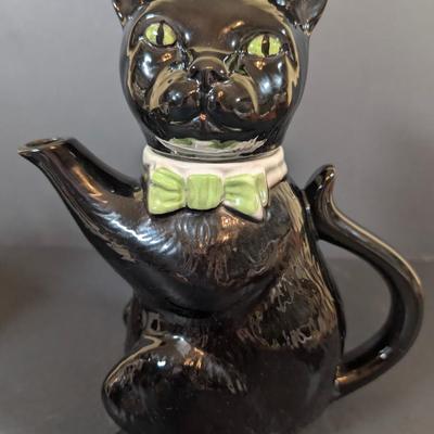 LOT 196: Cat Teapot & More Collection
