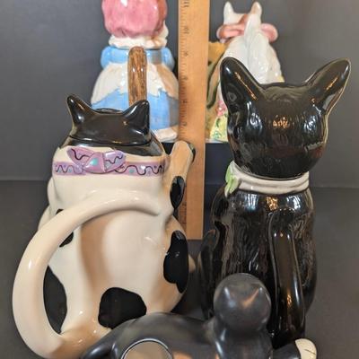 LOT 196: Cat Teapot & More Collection