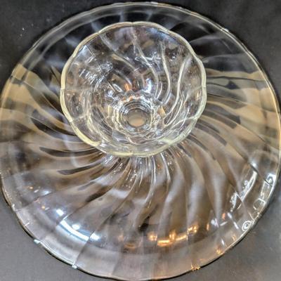 LOT 197: Cookie Cutters, Jello Molds, Covered Cake Dish