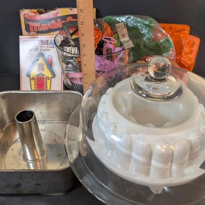 LOT 197: Cookie Cutters, Jello Molds, Covered Cake Dish