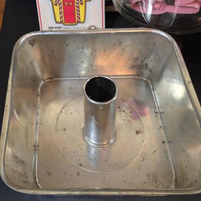LOT 197: Cookie Cutters, Jello Molds, Covered Cake Dish