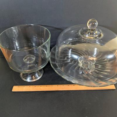 LOT 197: Cookie Cutters, Jello Molds, Covered Cake Dish
