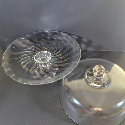 LOT 197: Cookie Cutters, Jello Molds, Covered Cake Dish