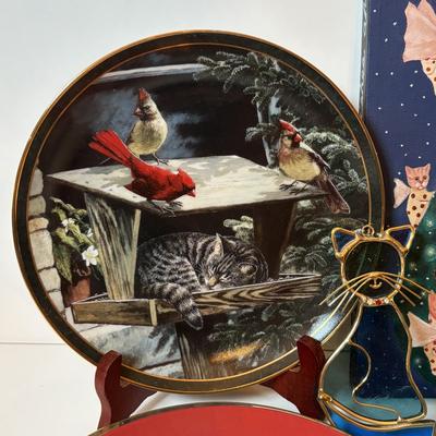 LOT 219: Here Kitty! Collection of Danbury Mint, Franklin Mint, Bradford Exhange Plates, Suncatcher & Painting: