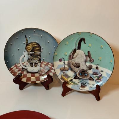 LOT 219: Here Kitty! Collection of Danbury Mint, Franklin Mint, Bradford Exhange Plates, Suncatcher & Painting: