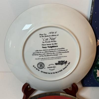 LOT 219: Here Kitty! Collection of Danbury Mint, Franklin Mint, Bradford Exhange Plates, Suncatcher & Painting: