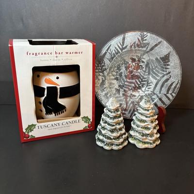 LOT 222: Holiday Collection: Lenox, Fitz & Floyd, Fused Glass, Yankee Candle