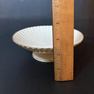 LOT 223: Lenox Accent Lamp, Carved Tea Light Lamps/Set of 2 and Pedestal Candy Bowl