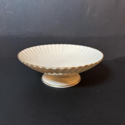 LOT 223: Lenox Accent Lamp, Carved Tea Light Lamps/Set of 2 and Pedestal Candy Bowl
