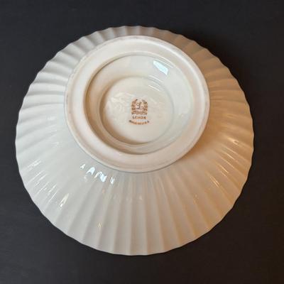 LOT 223: Lenox Accent Lamp, Carved Tea Light Lamps/Set of 2 and Pedestal Candy Bowl