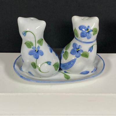 LOT 245: Decorative Salt and Pepper Shakers and More - Cats (Goebel, Japan, Andrea by Sadek Included), Bears and More