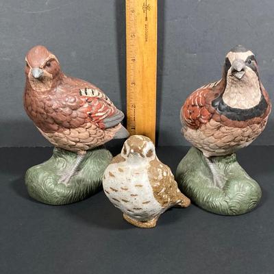 LOT 246: George Z. Lefton Montauk Lighthouse with Collection of Ceramic / Pottery Bird Figurines