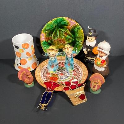 LOT 248: Thanksgiving / Autumn Holiday Themed Entertaining / Decorative Collection