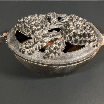 LOT 249: Vintage John Wright Cast Iron Lidded Oval Steamer Pot and Metal Deer Bowl