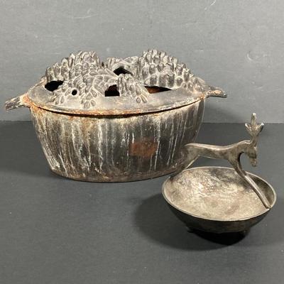 LOT 249: Vintage John Wright Cast Iron Lidded Oval Steamer Pot and Metal Deer Bowl