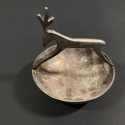 LOT 249: Vintage John Wright Cast Iron Lidded Oval Steamer Pot and Metal Deer Bowl